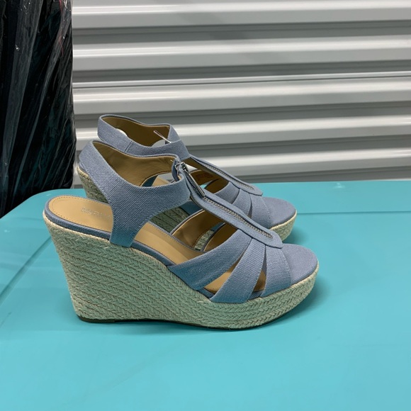 Brand new Michael kors Berkley wedge - Picture 3 of 5